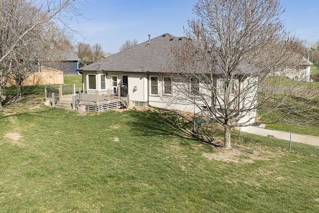 17956 157th Street, Basehor, KS 66007