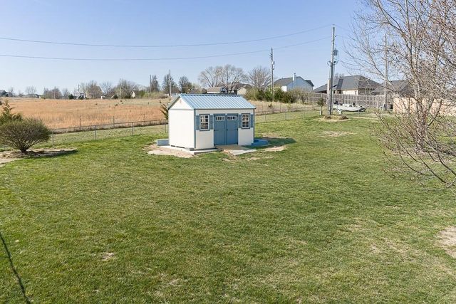 17956 157th Street, Basehor, KS 66007