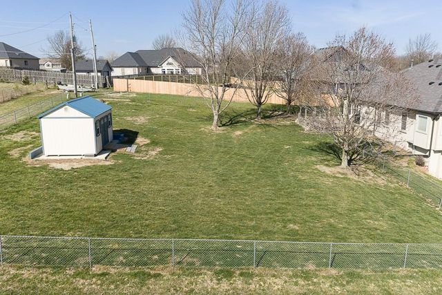 17956 157th Street, Basehor, KS 66007