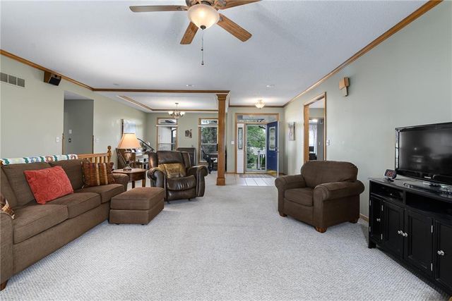 17956 157th Street, Basehor, KS 66007