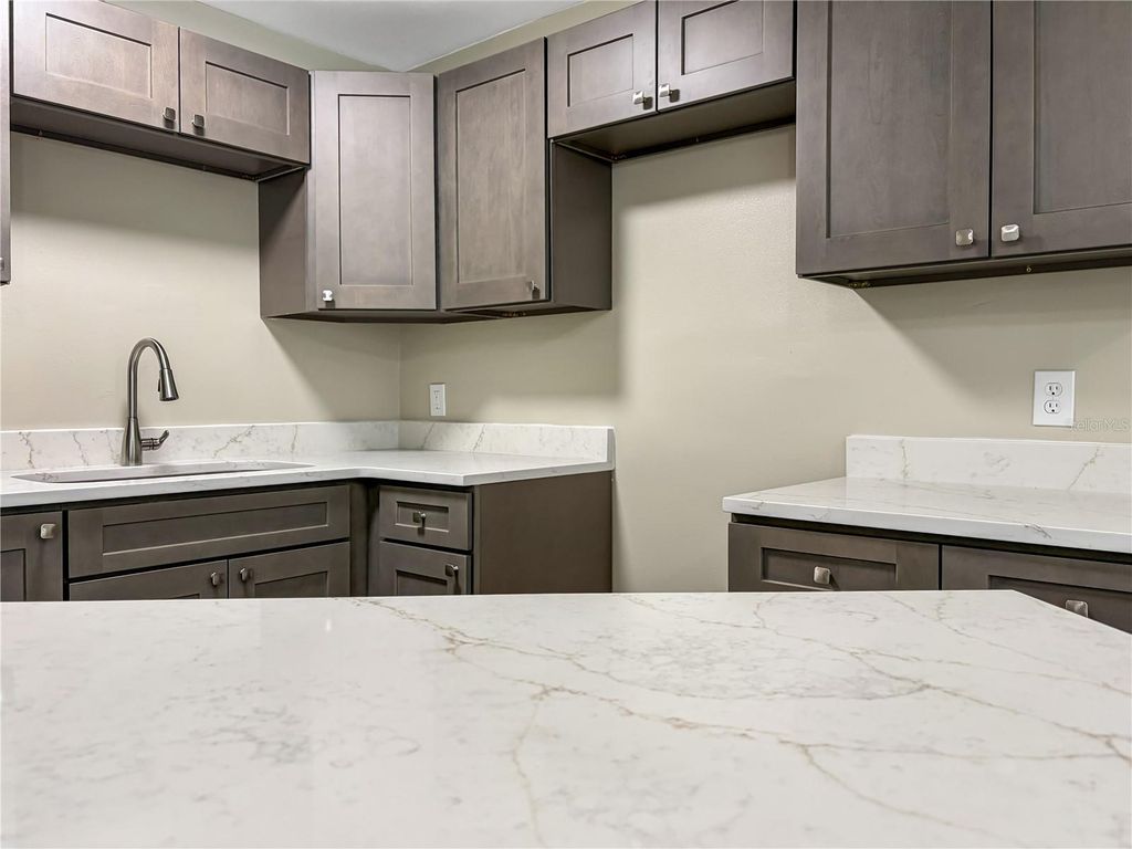 Image 4 of property listing at 4228 KIRKLAND BOULEVARD, Orlando, FL 32811