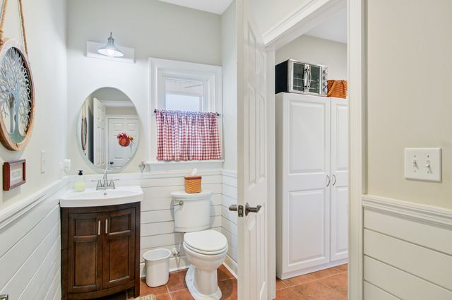 933 Tree Farm Lane, Cross, SC 29436