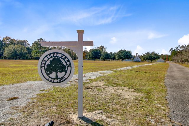 933 Tree Farm Lane, Cross, SC 29436