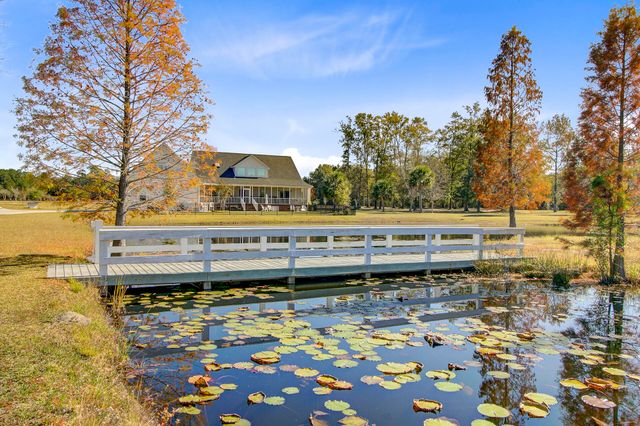 933 Tree Farm Lane, Cross, SC 29436