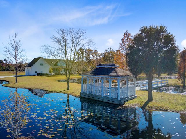 933 Tree Farm Lane, Cross, SC 29436