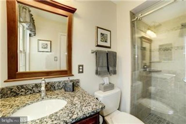 12421 ALEXANDER CORNELL DR, Fairfax, VA 22033