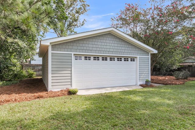 211 E Richardson Avenue, Summerville, SC 29483