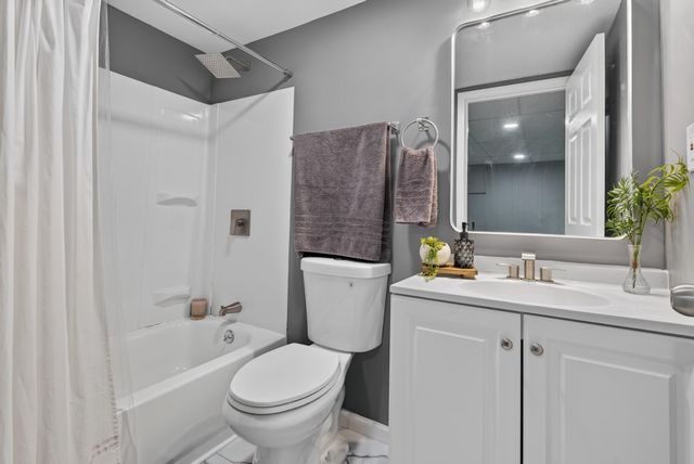 8207 W 127th Avenue, Cedar Lake, IN 46303
