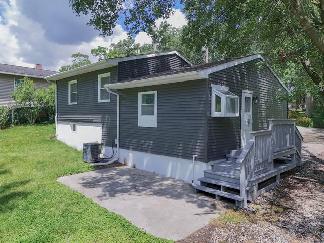 8207 W 127th Avenue, Cedar Lake, IN 46303