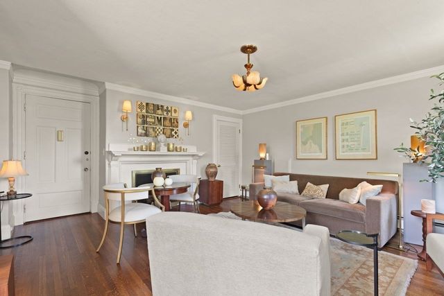 156 Chestnut Ave 6, North Andover, MA 01845