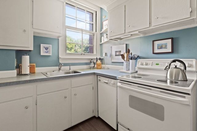 156 Chestnut Ave 6, North Andover, MA 01845