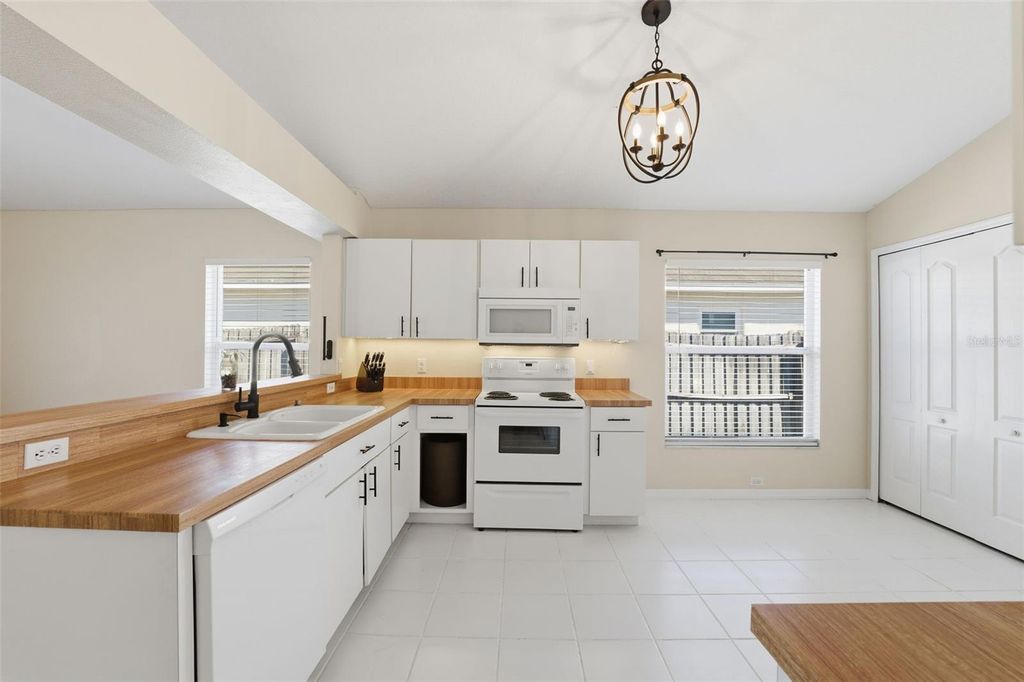 Image 16 of property listing at 4112 SAVAGE STATION CIRCLE, New Port Richey, FL 34653