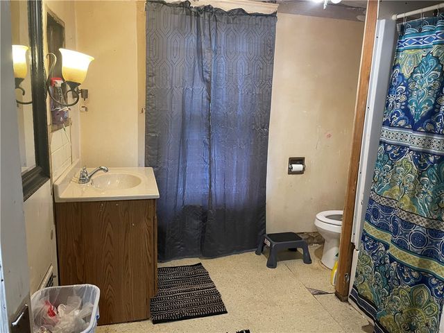 705 E Lutton St, New Castle, PA 16101