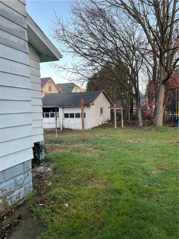 705 E Lutton St, New Castle, PA 16101