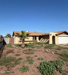 8738 W COLUMBUS Avenue, Phoenix, AZ 85037