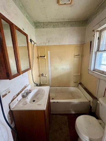 513 N BATH AVE, Waynesboro, VA 22980