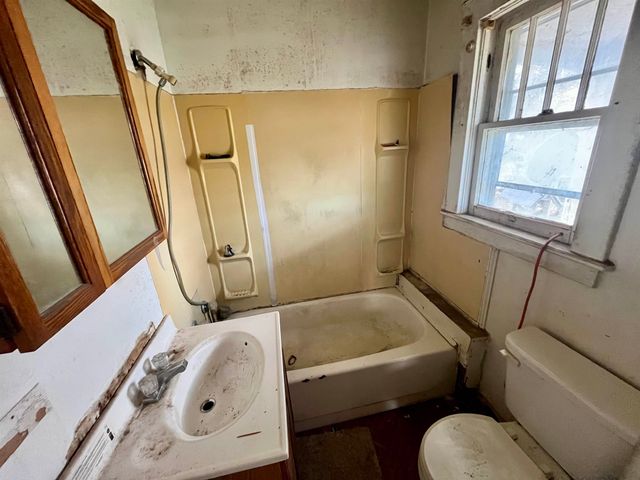 513 N BATH AVE, Waynesboro, VA 22980