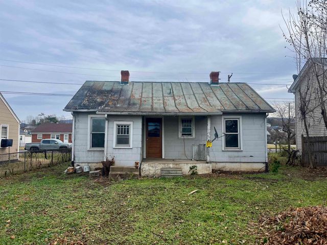 513 N BATH AVE, Waynesboro, VA 22980