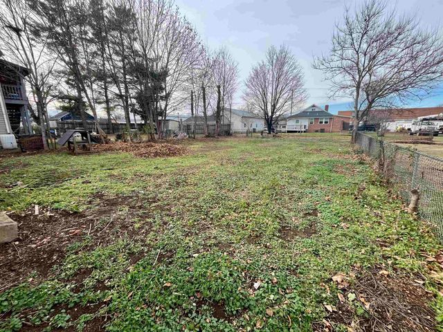 513 N BATH AVE, Waynesboro, VA 22980