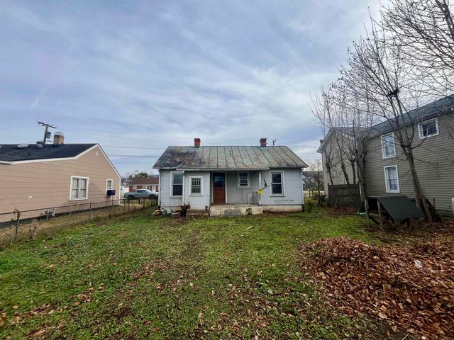 513 N BATH AVE, Waynesboro, VA 22980