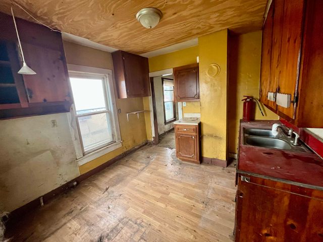 513 N BATH AVE, Waynesboro, VA 22980