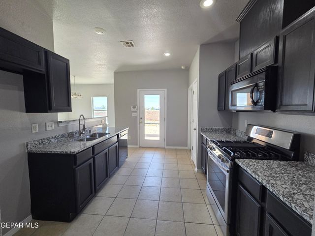 10400 SILVERCLOUD Drive, El Paso, TX 79924