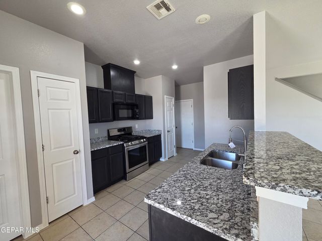10400 SILVERCLOUD Drive, El Paso, TX 79924