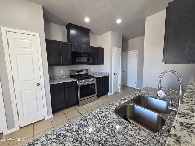 10400 SILVERCLOUD Drive, El Paso, TX 79924