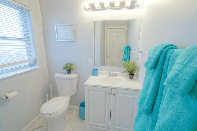 1102 Sunset Rd, West Palm Beach, FL 33401