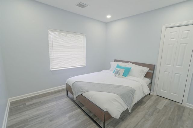 1102 Sunset Rd, West Palm Beach, FL 33401