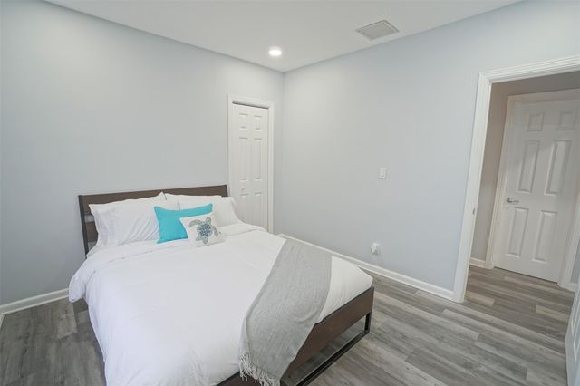 1102 Sunset Rd, West Palm Beach, FL 33401