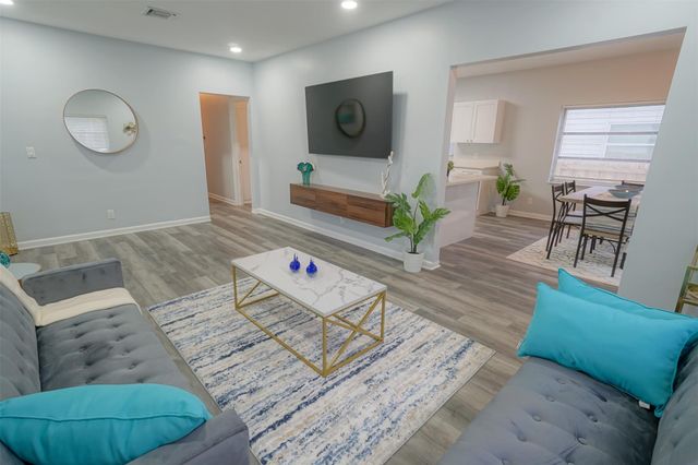1102 Sunset Rd, West Palm Beach, FL 33401