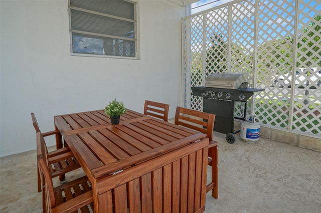 1102 Sunset Rd, West Palm Beach, FL 33401
