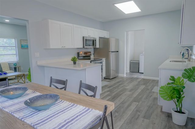 1102 Sunset Rd, West Palm Beach, FL 33401