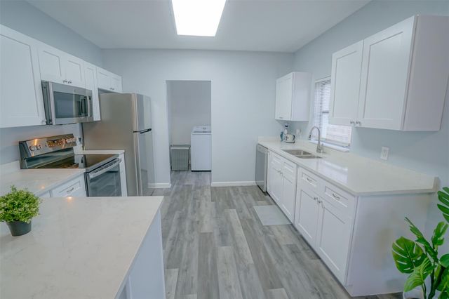 1102 Sunset Rd, West Palm Beach, FL 33401