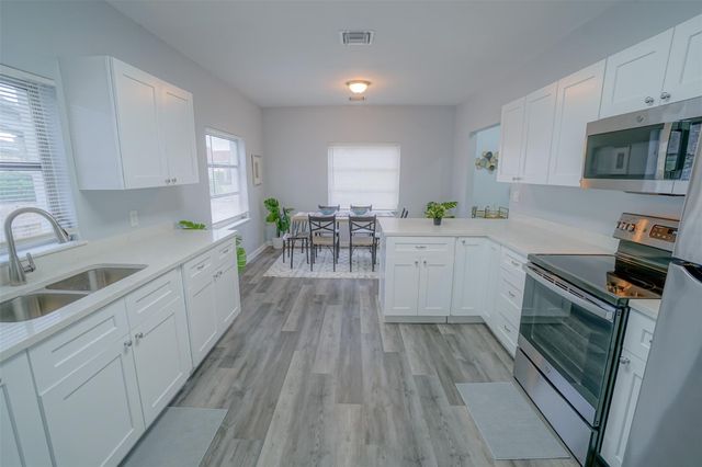 1102 Sunset Rd, West Palm Beach, FL 33401