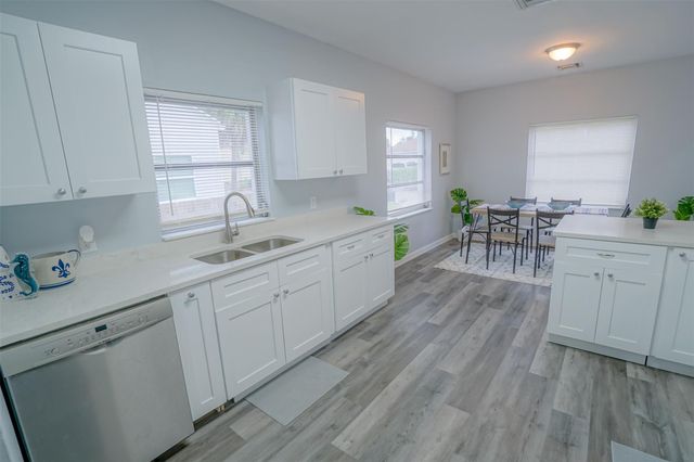1102 Sunset Rd, West Palm Beach, FL 33401