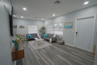 1102 Sunset Rd, West Palm Beach, FL 33401