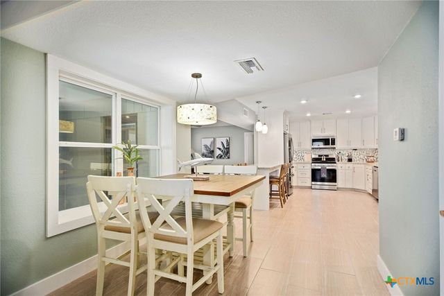 8 Las Brisas Place, Port Lavaca, TX 77979