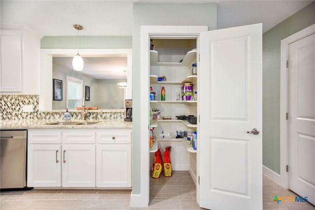 8 Las Brisas Place, Port Lavaca, TX 77979