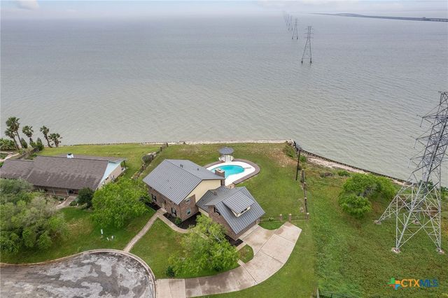 8 Las Brisas Place, Port Lavaca, TX 77979