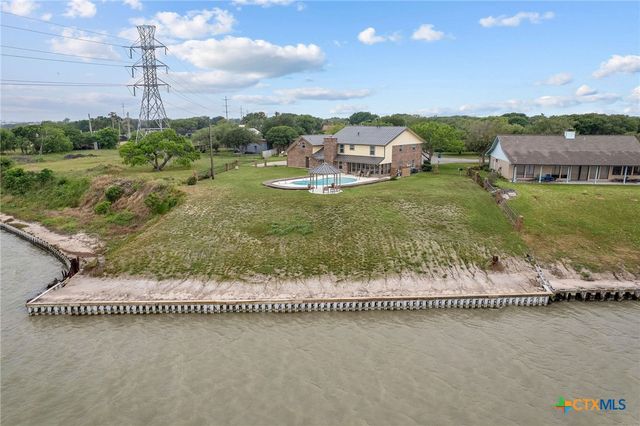 8 Las Brisas Place, Port Lavaca, TX 77979