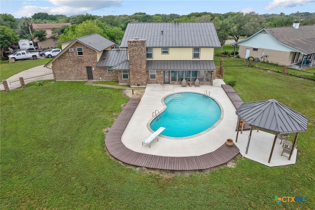 8 Las Brisas Place, Port Lavaca, TX 77979