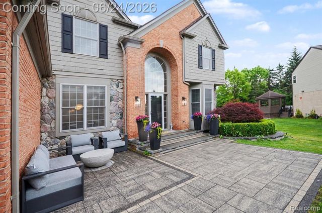 4575 Northridge Court, West Bloomfield, MI 48323