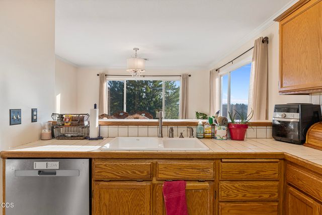 4773 Cloudcrest Drive, Medford, OR 97504