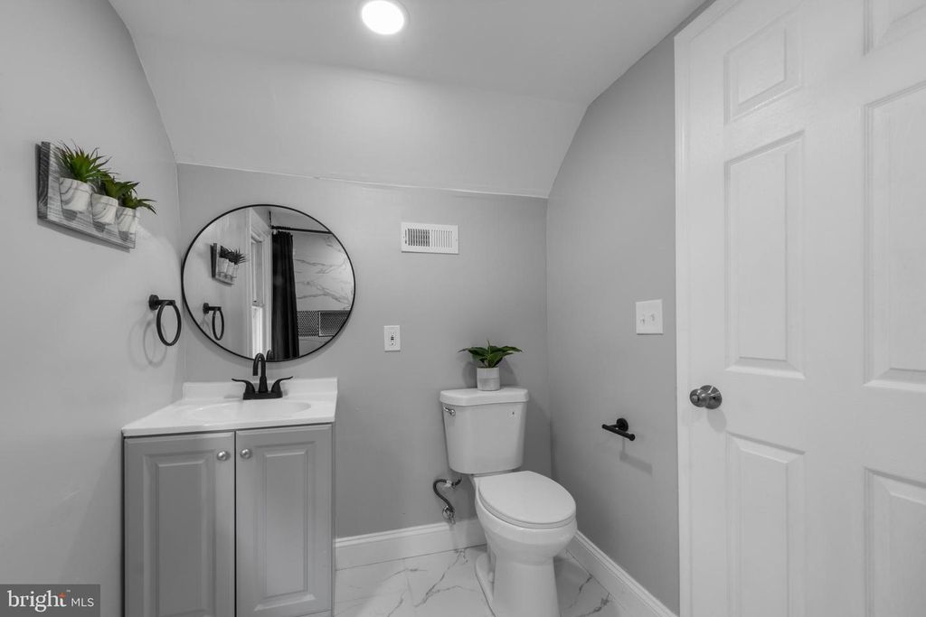 Image 13 of property listing at 6512 BROOK AVE, Baltimore, MD 21206