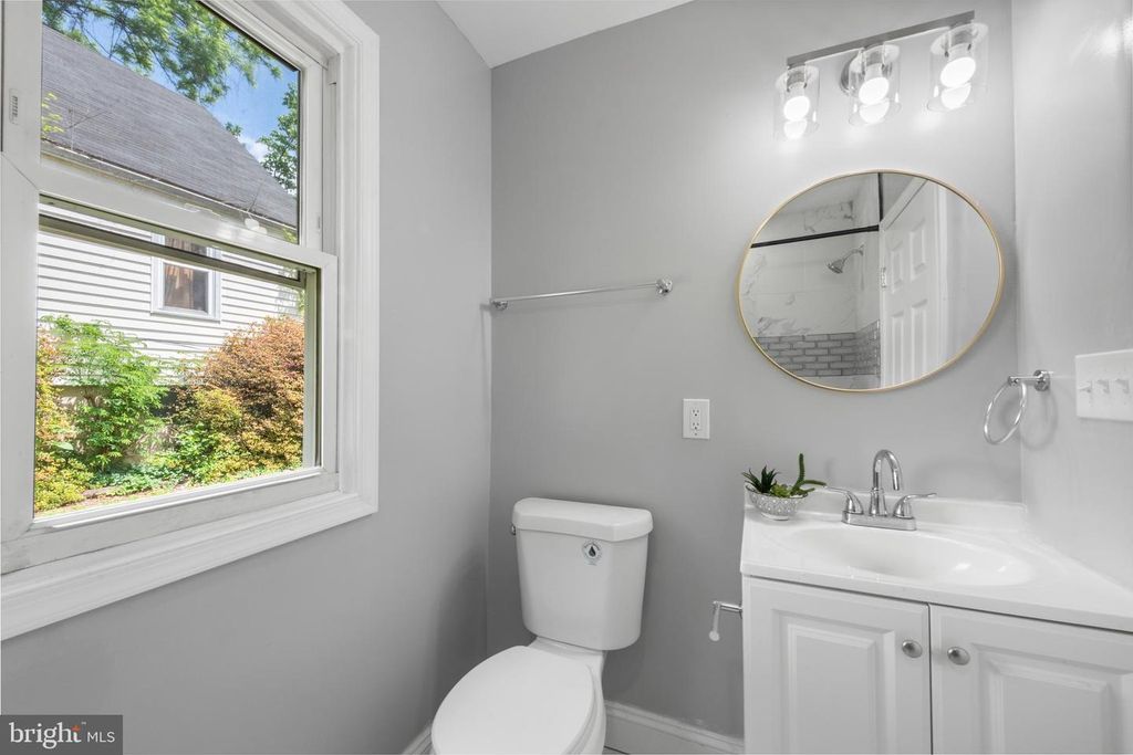 Image 15 of property listing at 6512 BROOK AVE, Baltimore, MD 21206