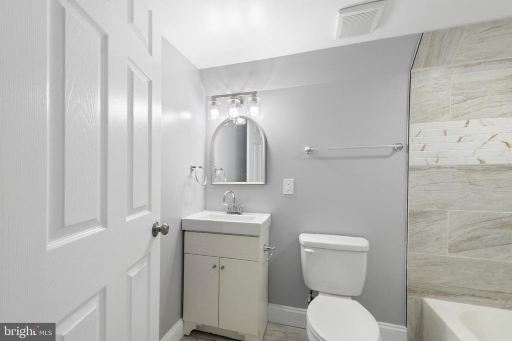 Image 18 of property listing at 6512 BROOK AVE, Baltimore, MD 21206