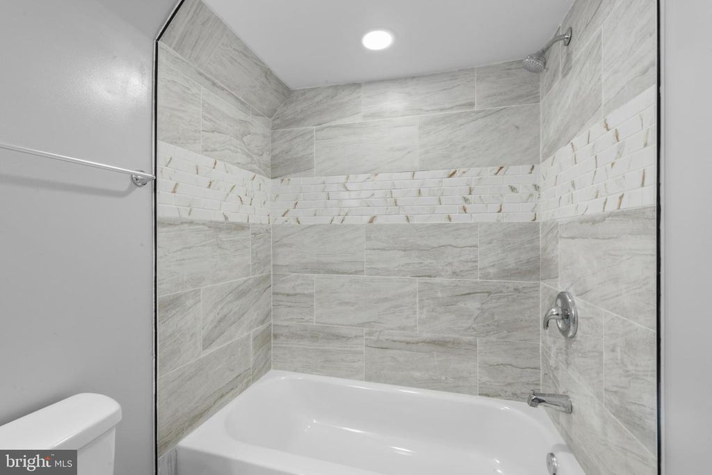 Image 19 of property listing at 6512 BROOK AVE, Baltimore, MD 21206