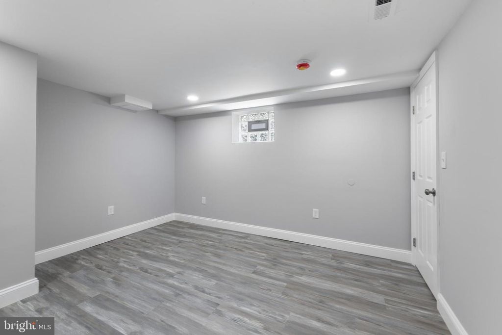 Image 29 of property listing at 6512 BROOK AVE, Baltimore, MD 21206